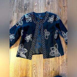 Anne Carson linen black crop blazer jacket with flower